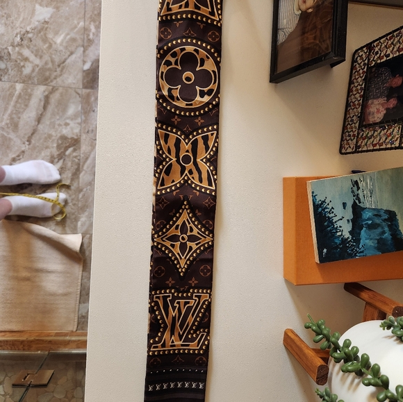 Louis Vuitton Scarf - Picture 2 of 7